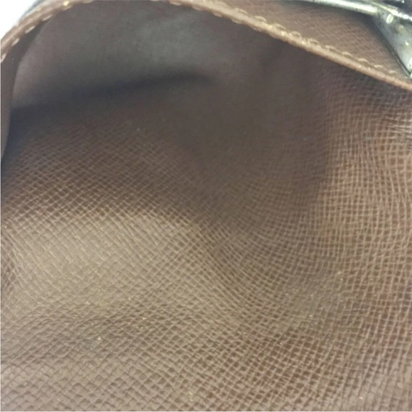 Luis Vuitton Key Holder - Picture 7 of 8